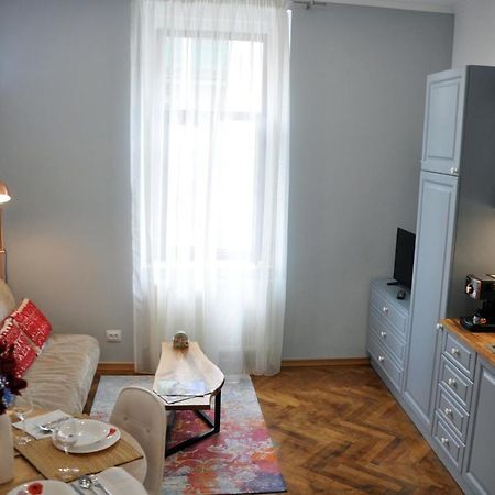 Black Gate - 2 Bedroom Apartment In The Heart Of Old Town With Free Private Secured Parking Braşov Exterior foto