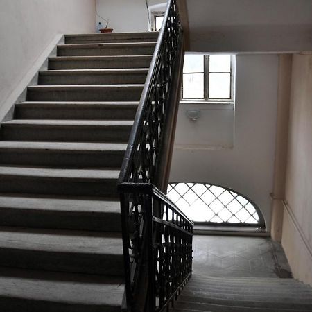Black Gate - 2 Bedroom Apartment In The Heart Of Old Town With Free Private Secured Parking Braşov Exterior foto