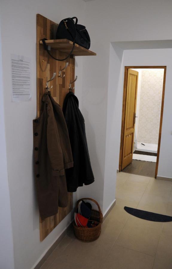 Black Gate - 2 Bedroom Apartment In The Heart Of Old Town With Free Private Secured Parking Braşov Exterior foto