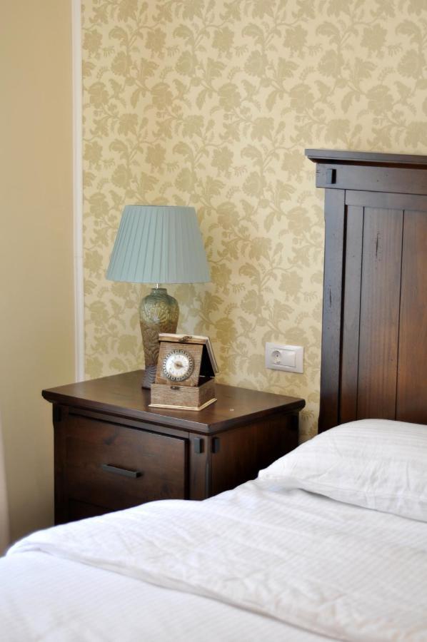 Black Gate - 2 Bedroom Apartment In The Heart Of Old Town With Free Private Secured Parking Braşov Exterior foto